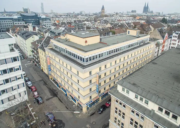 A&o Neumarkt Отель 2*